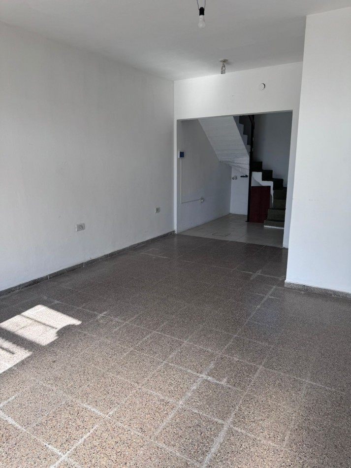 ALQUILER PH DOS DORM EN 42 Y 142