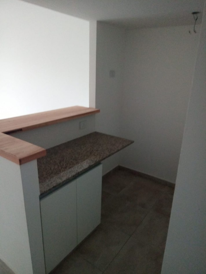 Alquiler monoambiente 50 e/21 y 22 