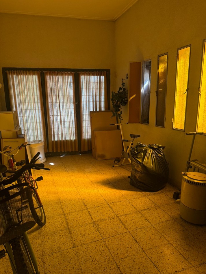 CASA A RECICLAR EN VENTA 123 ENTRE 6BIS Y 7