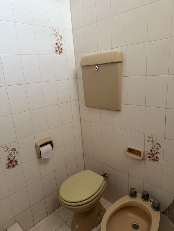 CASA A RECICLAR EN VENTA 123 ENTRE 6BIS Y 7