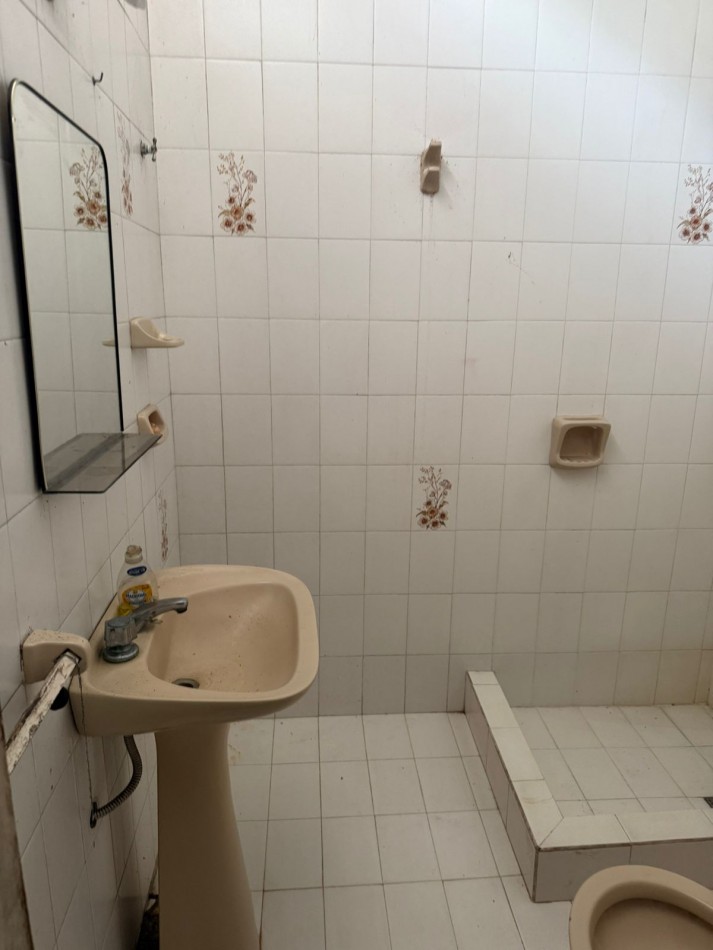 CASA A RECICLAR EN VENTA 123 ENTRE 6BIS Y 7