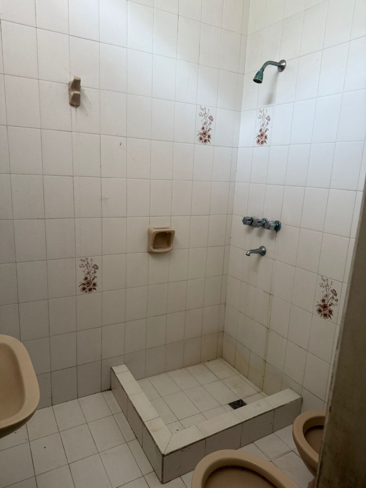 CASA A RECICLAR EN VENTA 123 ENTRE 6BIS Y 7