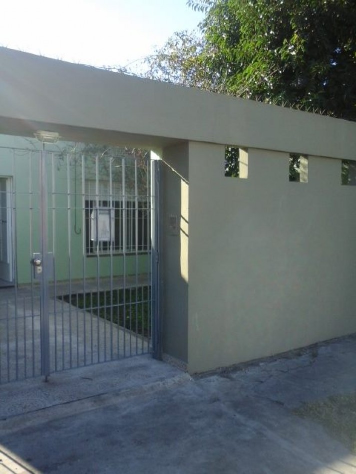 Alquiler ph 1 dormitorio s/exp Los Hornos 139 y 63