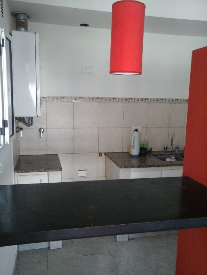 Alquiler ph 1 dormitorio s/exp Los Hornos 139 y 63