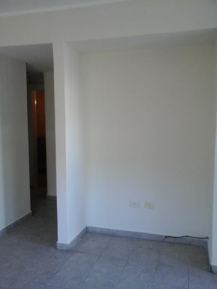 Alquiler ph 1 dormitorio s/exp Los Hornos 139 y 63