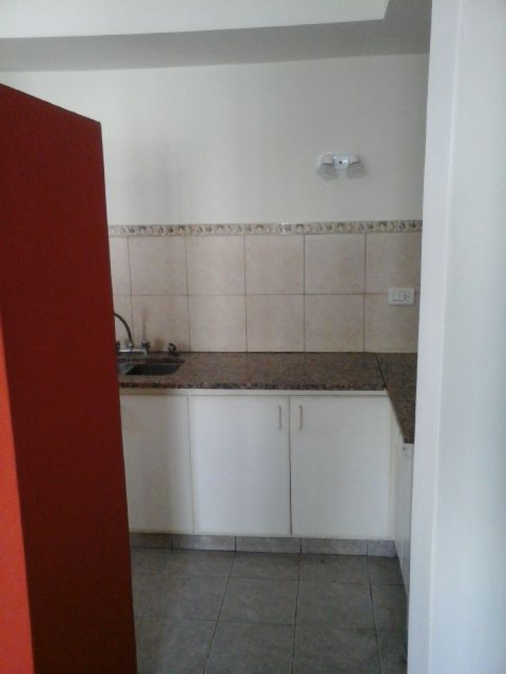 Alquiler ph 1 dormitorio s/exp Los Hornos 139 y 63