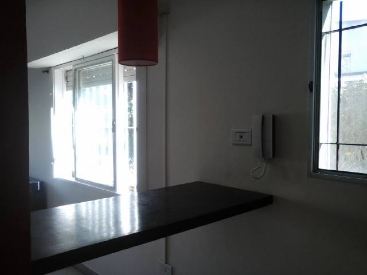 Alquiler ph 1 dormitorio s/exp Los Hornos 139 y 63