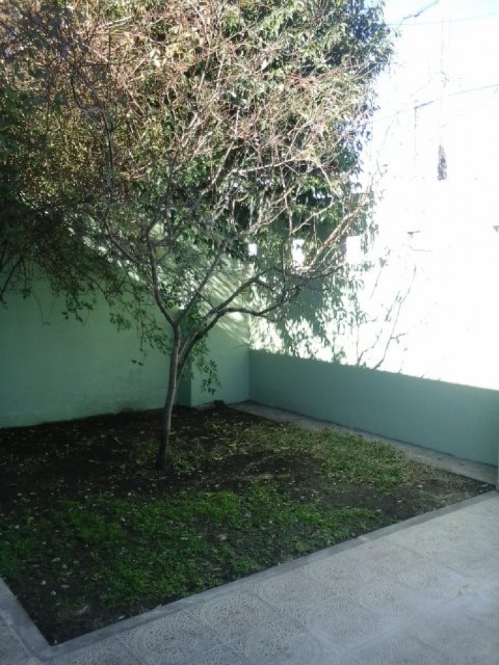 Alquiler ph 1 dormitorio s/exp Los Hornos 139 y 63