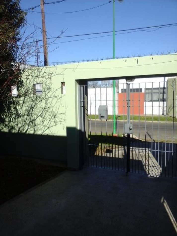 Alquiler ph 1 dormitorio s/exp Los Hornos 139 y 63