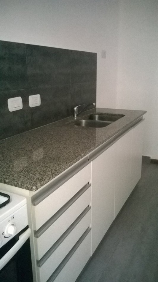 Alquiler depto 2 dorm + cochera 42 e/10 y 11