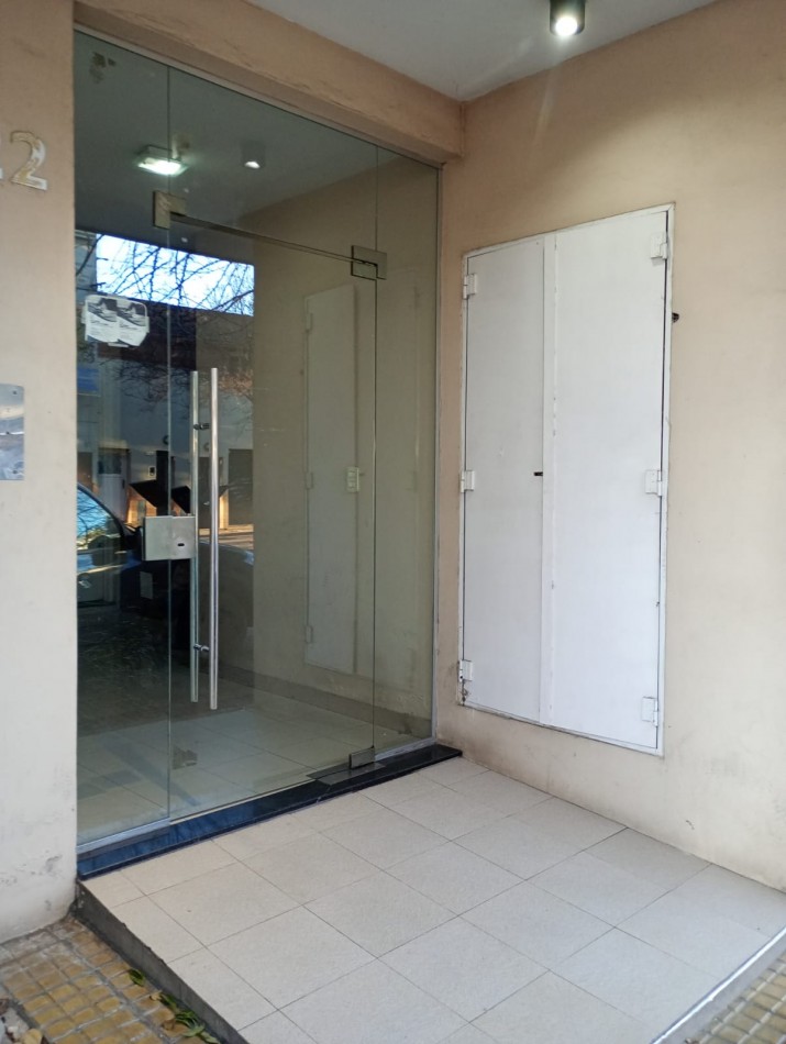 Alquiler ph de 1 dormitorio c/patio 68 e/3 y 4 