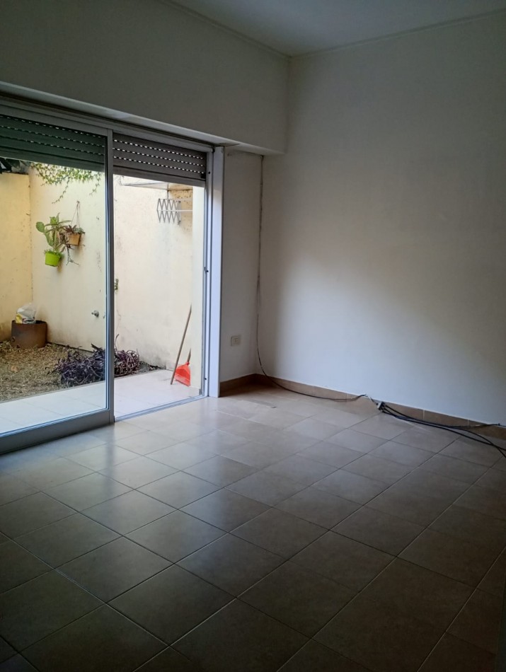 Alquiler ph de 1 dormitorio c/patio 68 e/3 y 4 