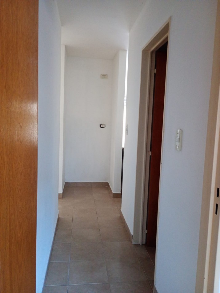 Alquiler ph de 1 dormitorio c/patio 68 e/3 y 4 