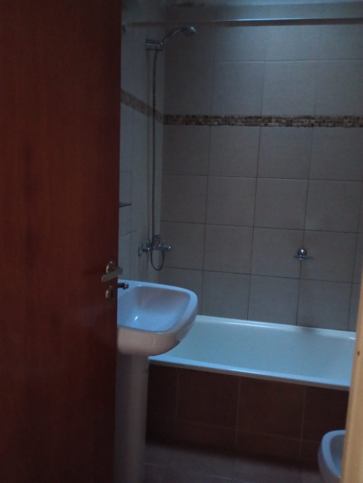 Alquiler ph de 1 dormitorio c/patio 68 e/3 y 4 