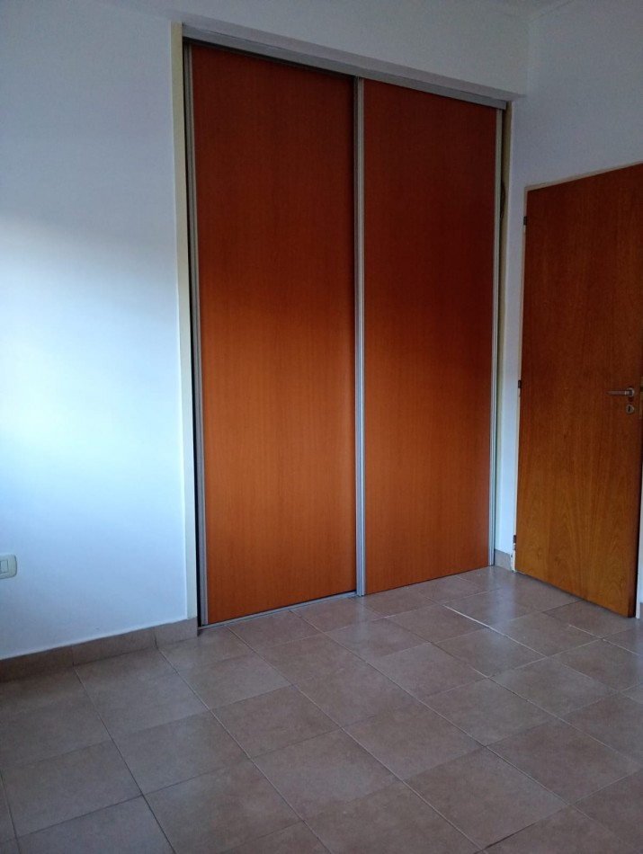 Alquiler ph de 1 dormitorio c/patio 68 e/3 y 4 