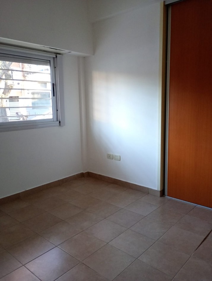Alquiler ph de 1 dormitorio c/patio 68 e/3 y 4 