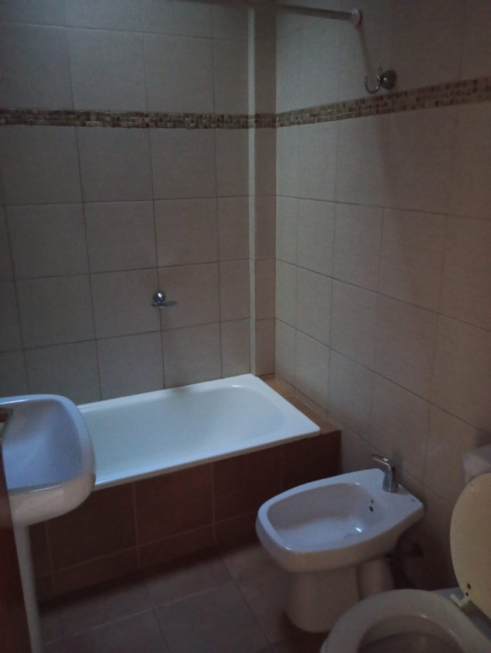 Alquiler ph de 1 dormitorio c/patio 68 e/3 y 4 