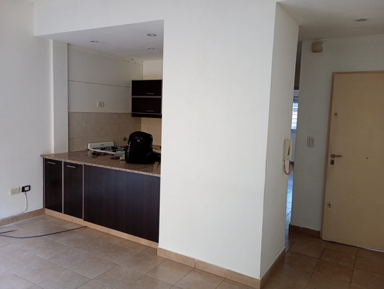 Alquiler ph de 1 dormitorio c/patio 68 e/3 y 4 