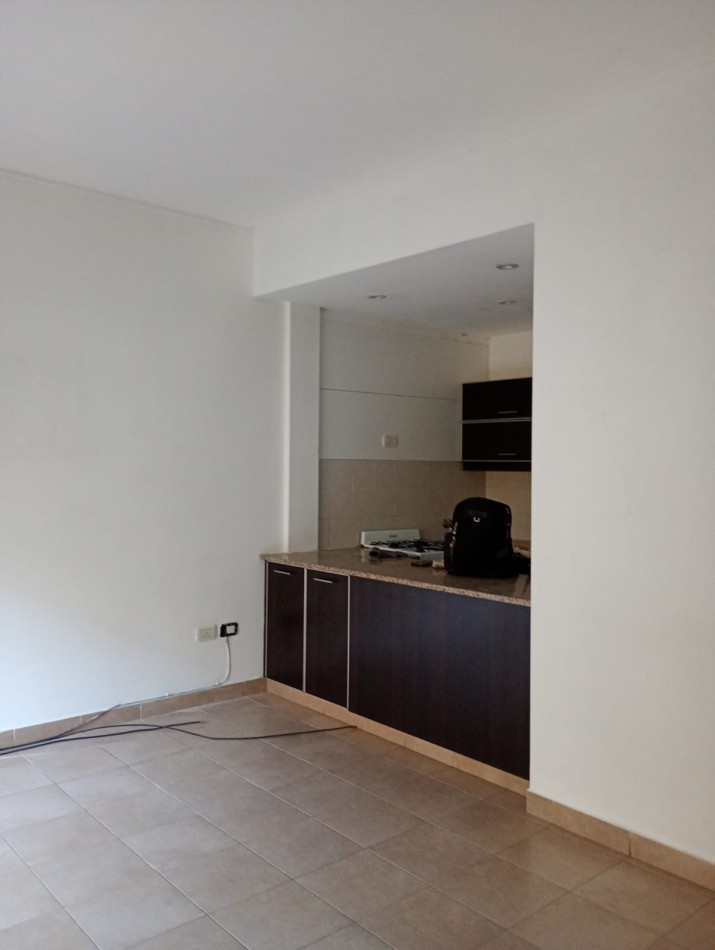 Alquiler ph de 1 dormitorio c/patio 68 e/3 y 4 