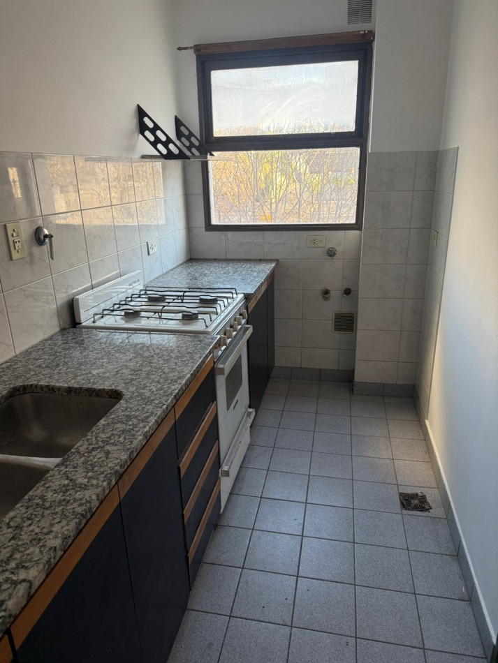 ALQUILER DPTO UN DORM EN 59 Y 8 CON COCHERA