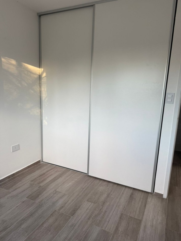 ALQUILER DPTO UN DORM 54 Y 25