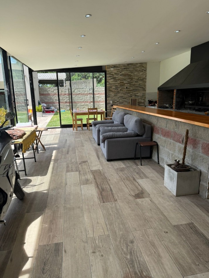 VENTA CASA 1 DORMITORIO 603 ENTRE 115 Y 116