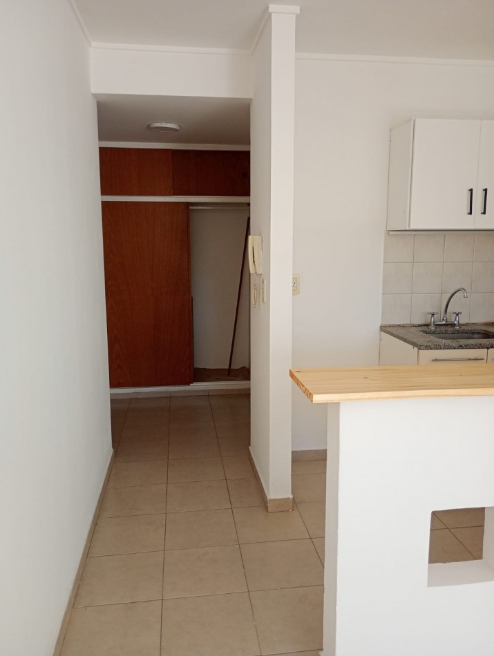 ALQUILER MONOAMBIENTE 5 60 Y 61