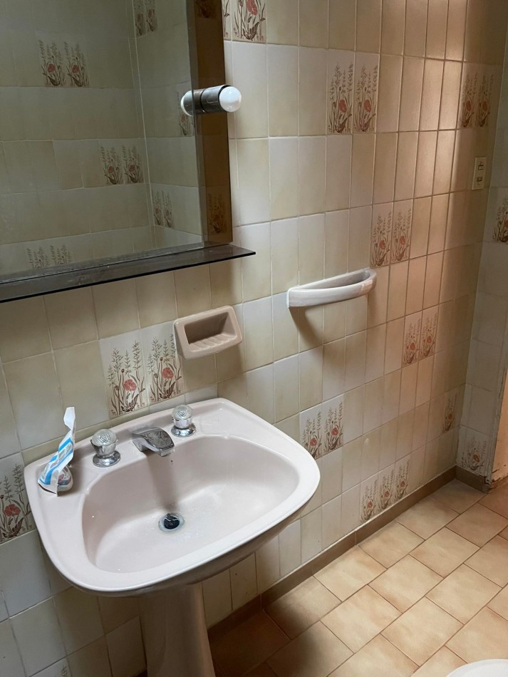 ALQUILER CASA DE DOS DORM EN 23 Y 66