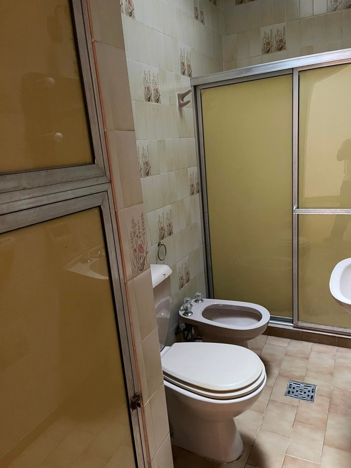 ALQUILER CASA DE DOS DORM EN 23 Y 66