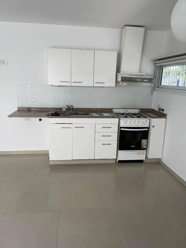 ALQUILER PH UN DORM CON COCHERA EN 22 Y 72