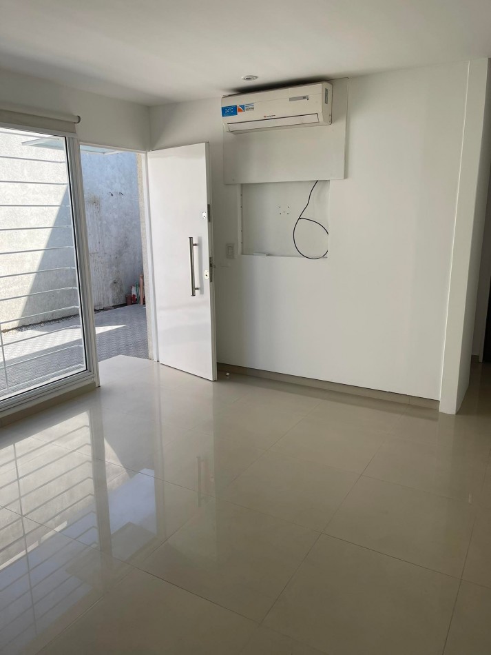 ALQUILER PH UN DORM CON COCHERA EN 22 Y 72