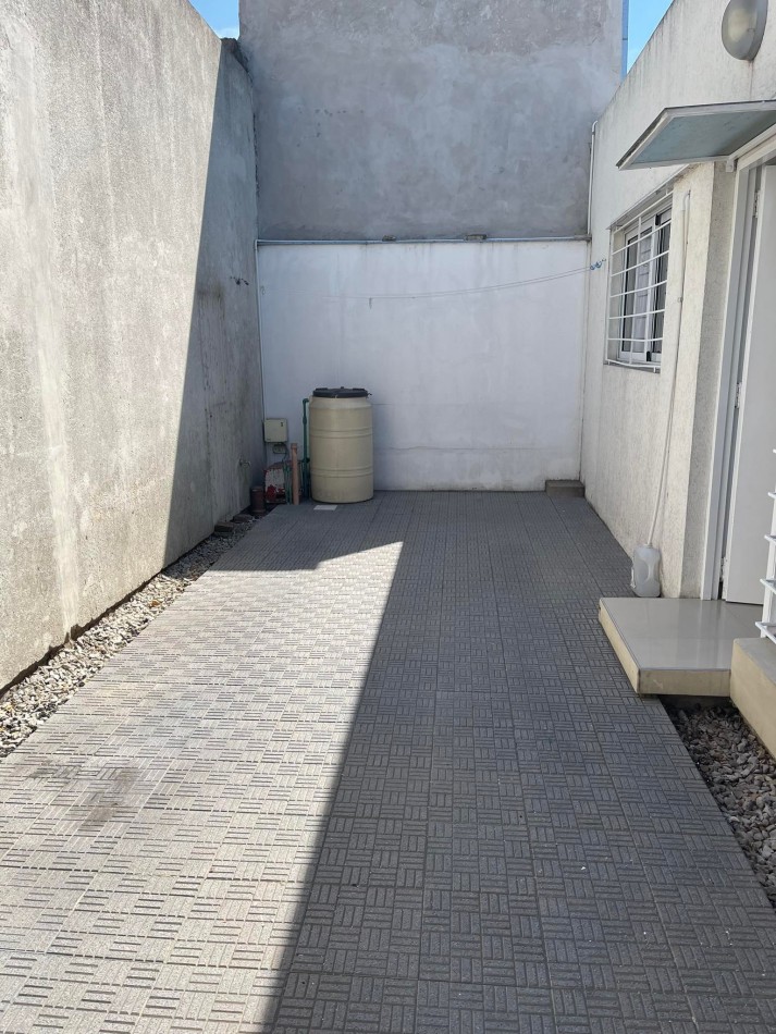 ALQUILER PH UN DORM CON COCHERA EN 22 Y 72