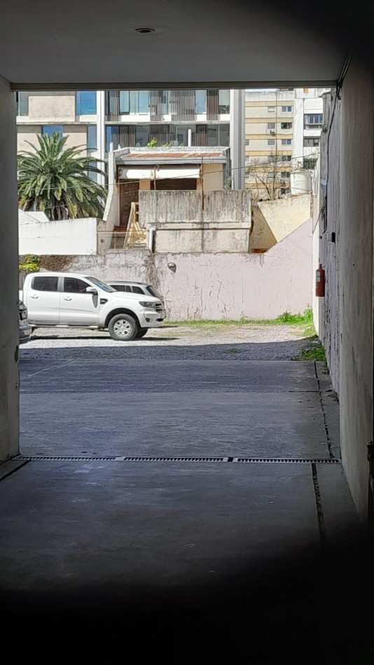 Alquiler cochera 60 e/3 y 4