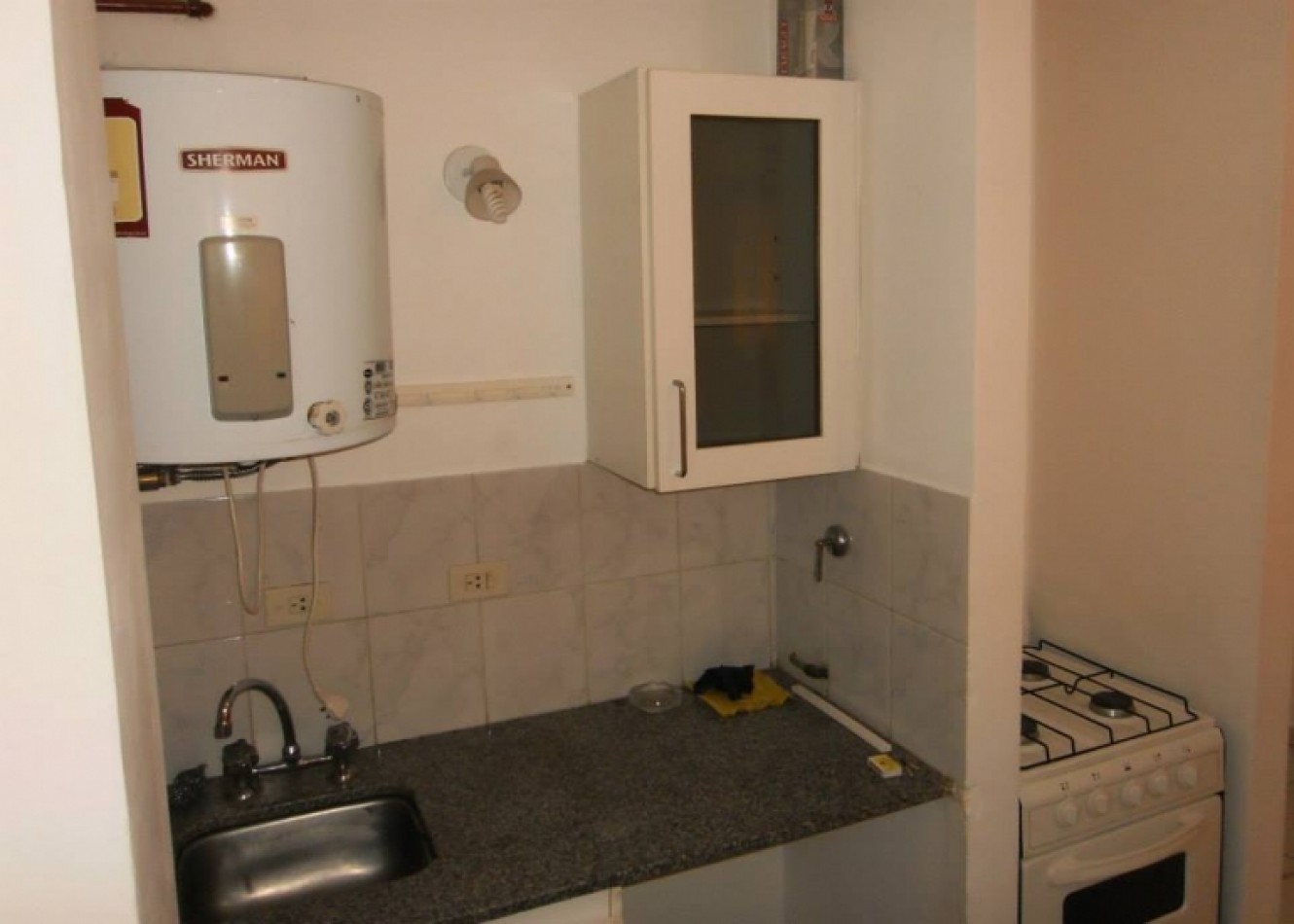 ALQUILER MONOABIENTE EN 43 Y 13