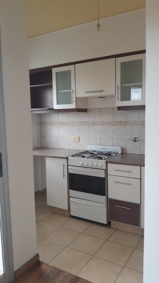 ALQUILER DEPTO UN DORMITORIO 38 Y 9