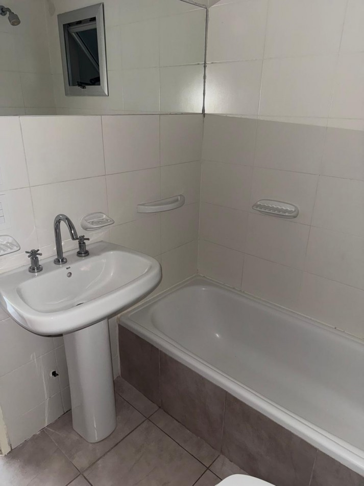 ALQUILER DPTO UN DORM EN 13 Y 64