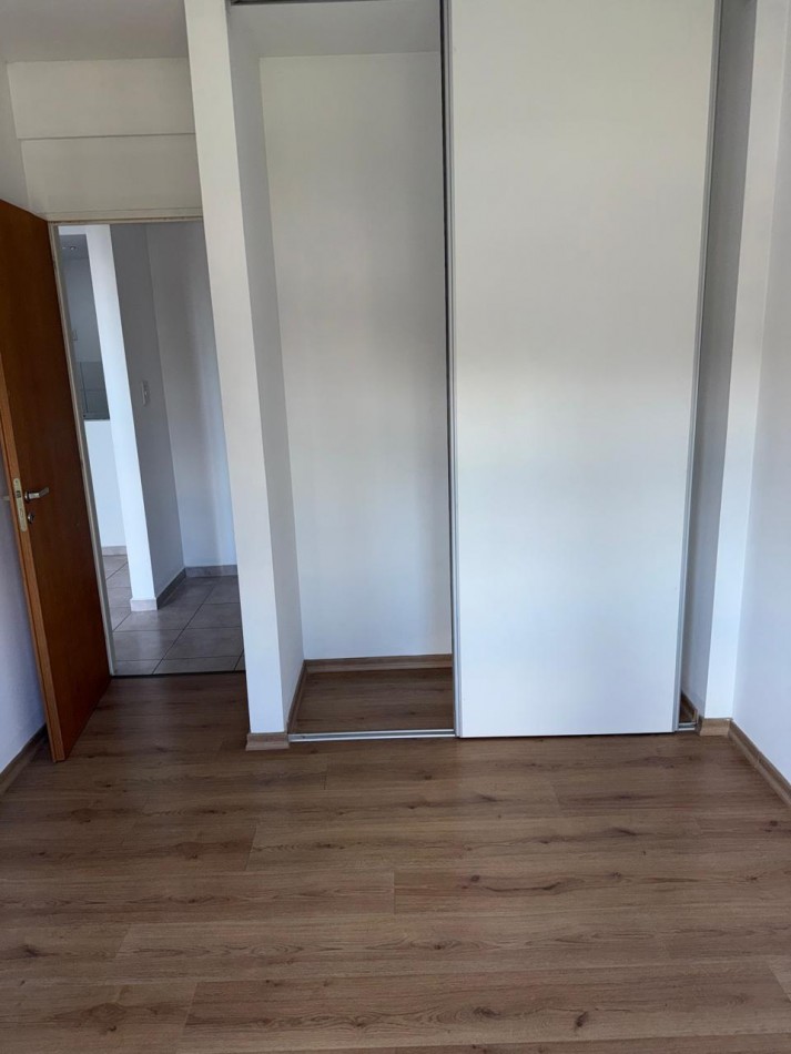 ALQUILER DPTO UN DORM EN 13 Y 64