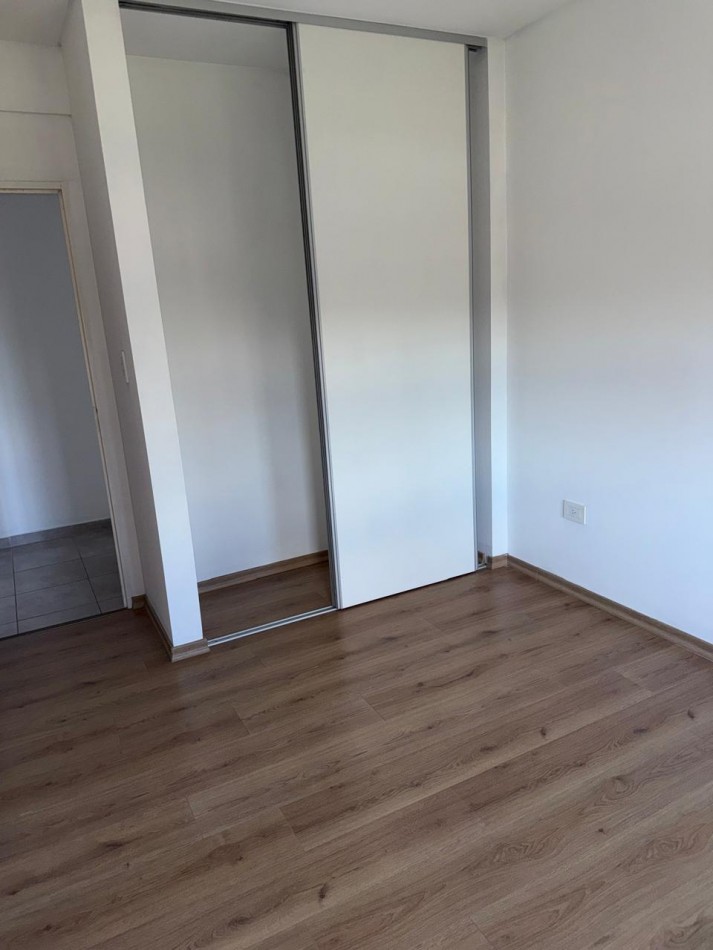 ALQUILER DPTO UN DORM EN 13 Y 64