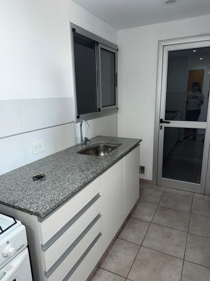 ALQUILER DPTO UN DORM EN 13 Y 64