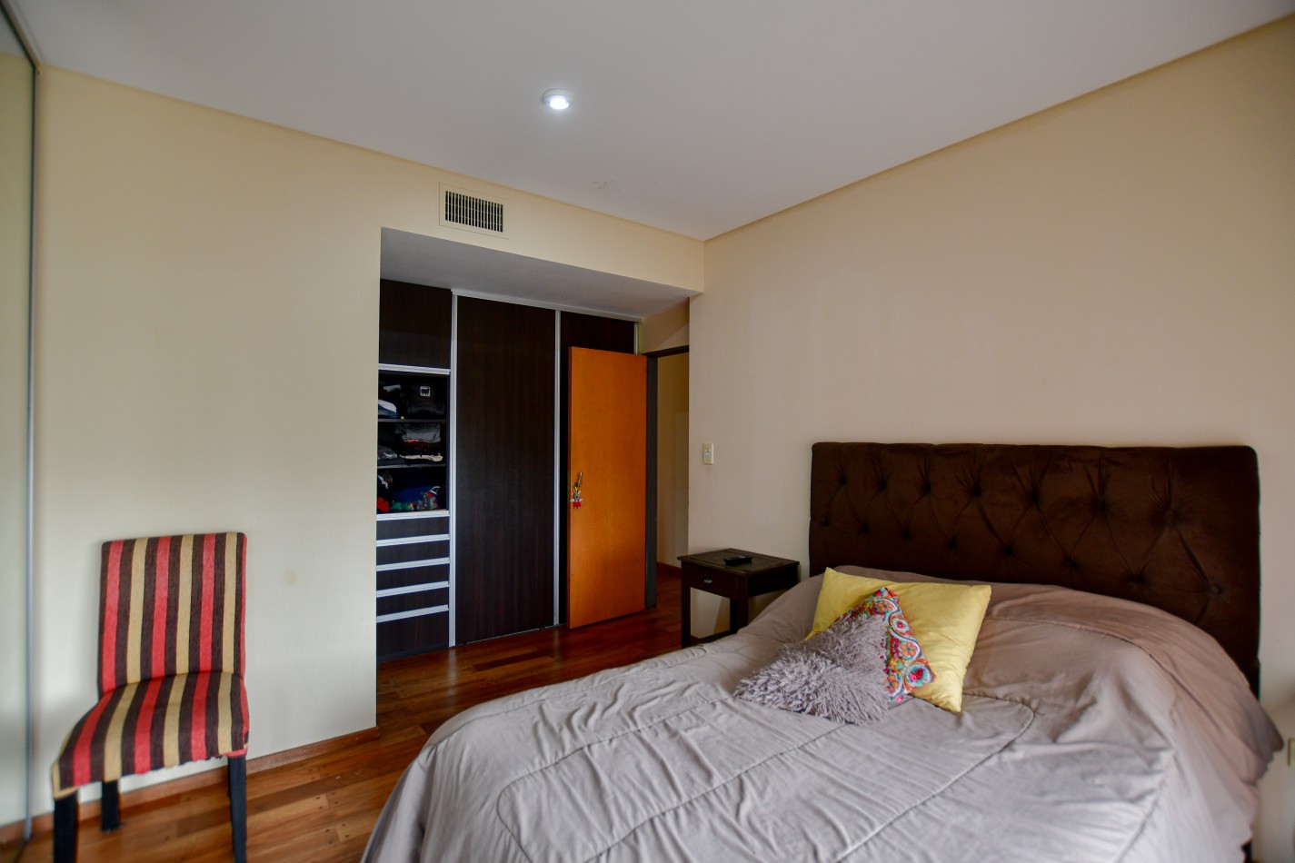 Importante semipiso en Av. 1 entre 56 y 57