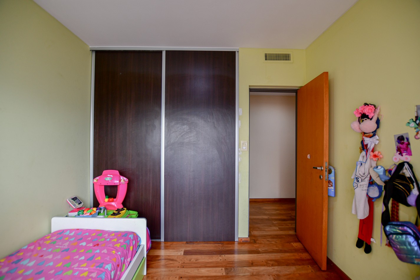 Importante semipiso en Av. 1 entre 56 y 57