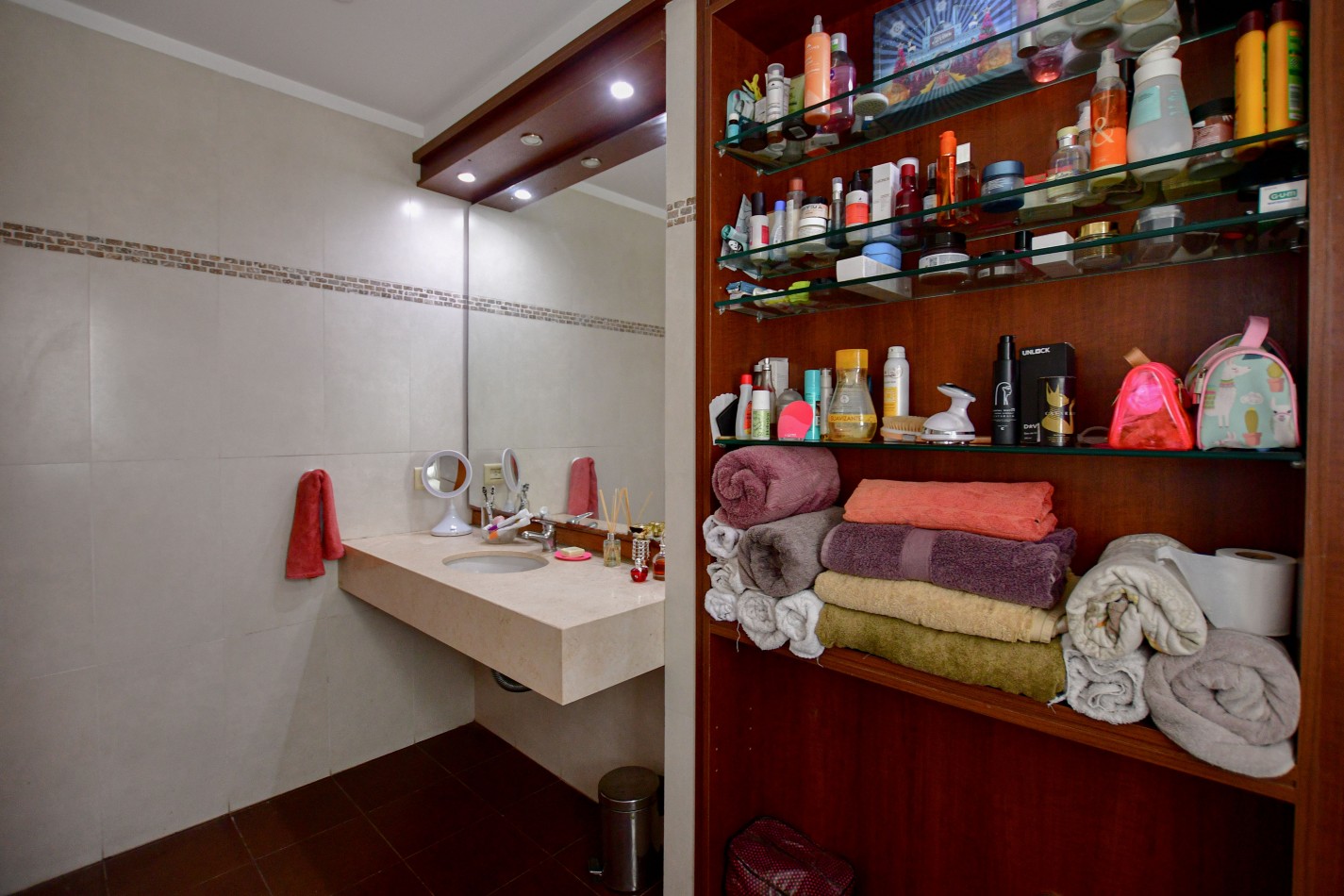 Importante semipiso en Av. 1 entre 56 y 57