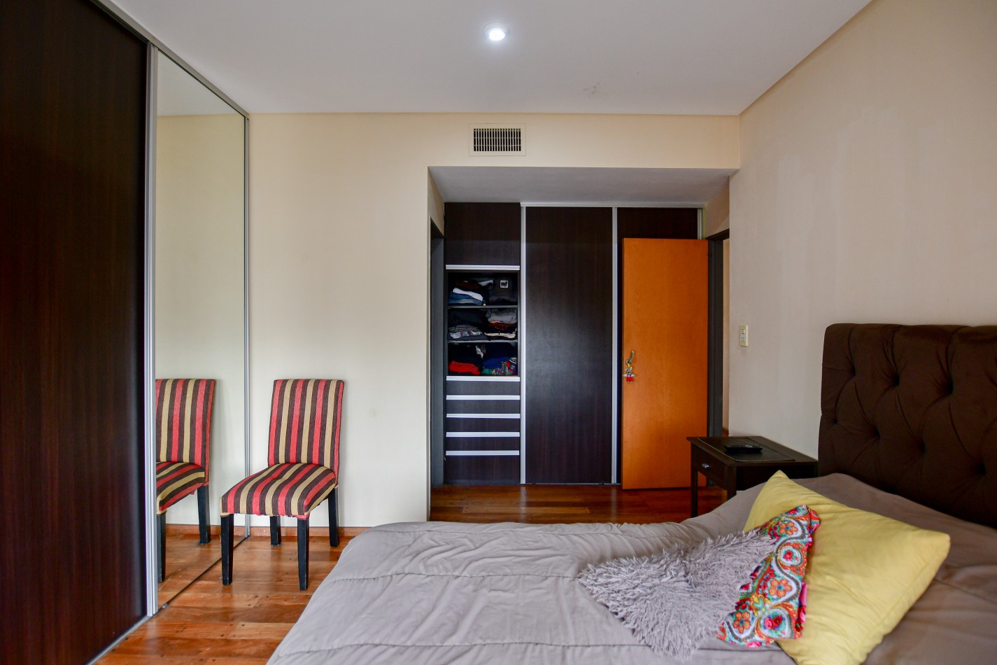 Importante semipiso en Av. 1 entre 56 y 57