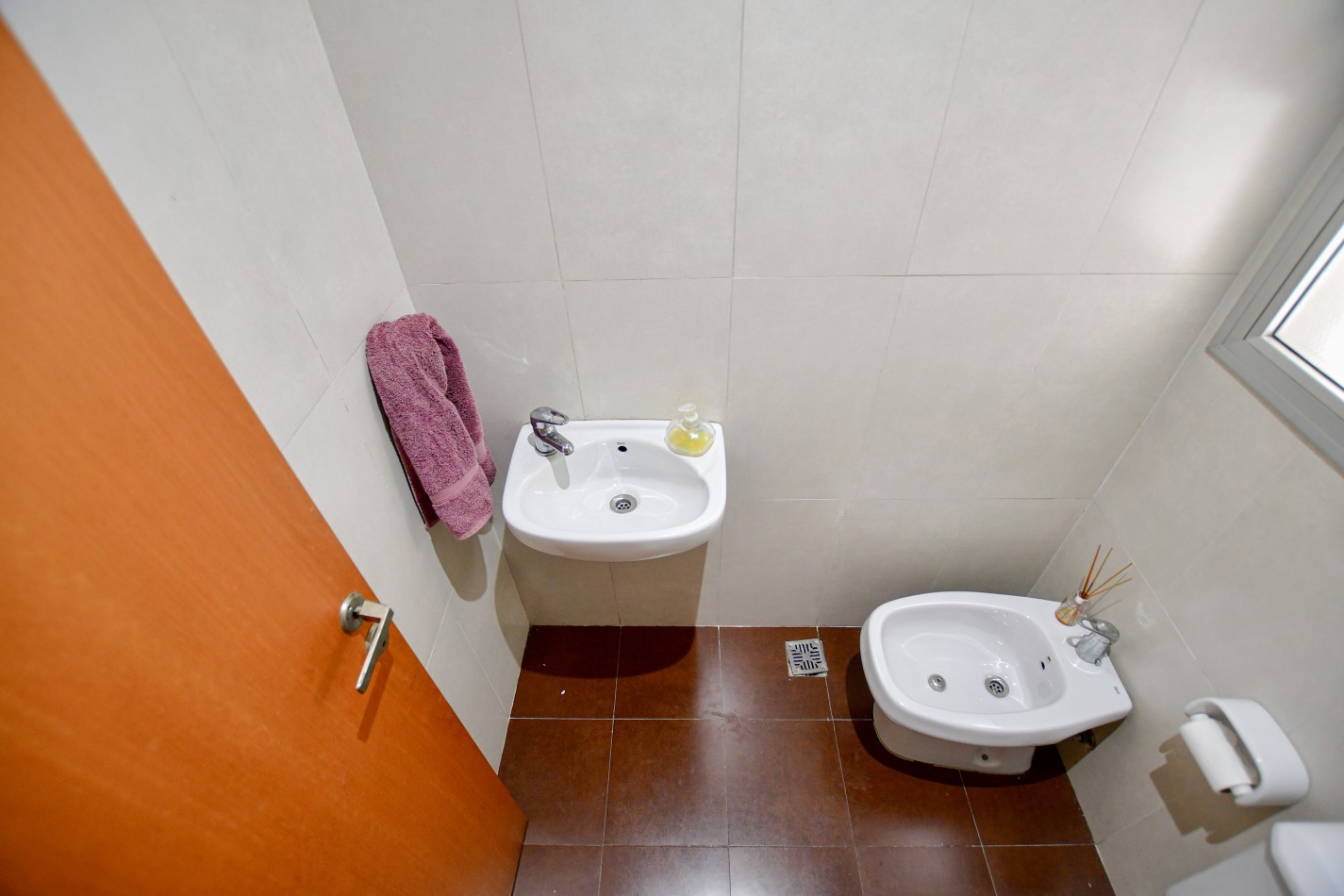 Importante semipiso en Av. 1 entre 56 y 57