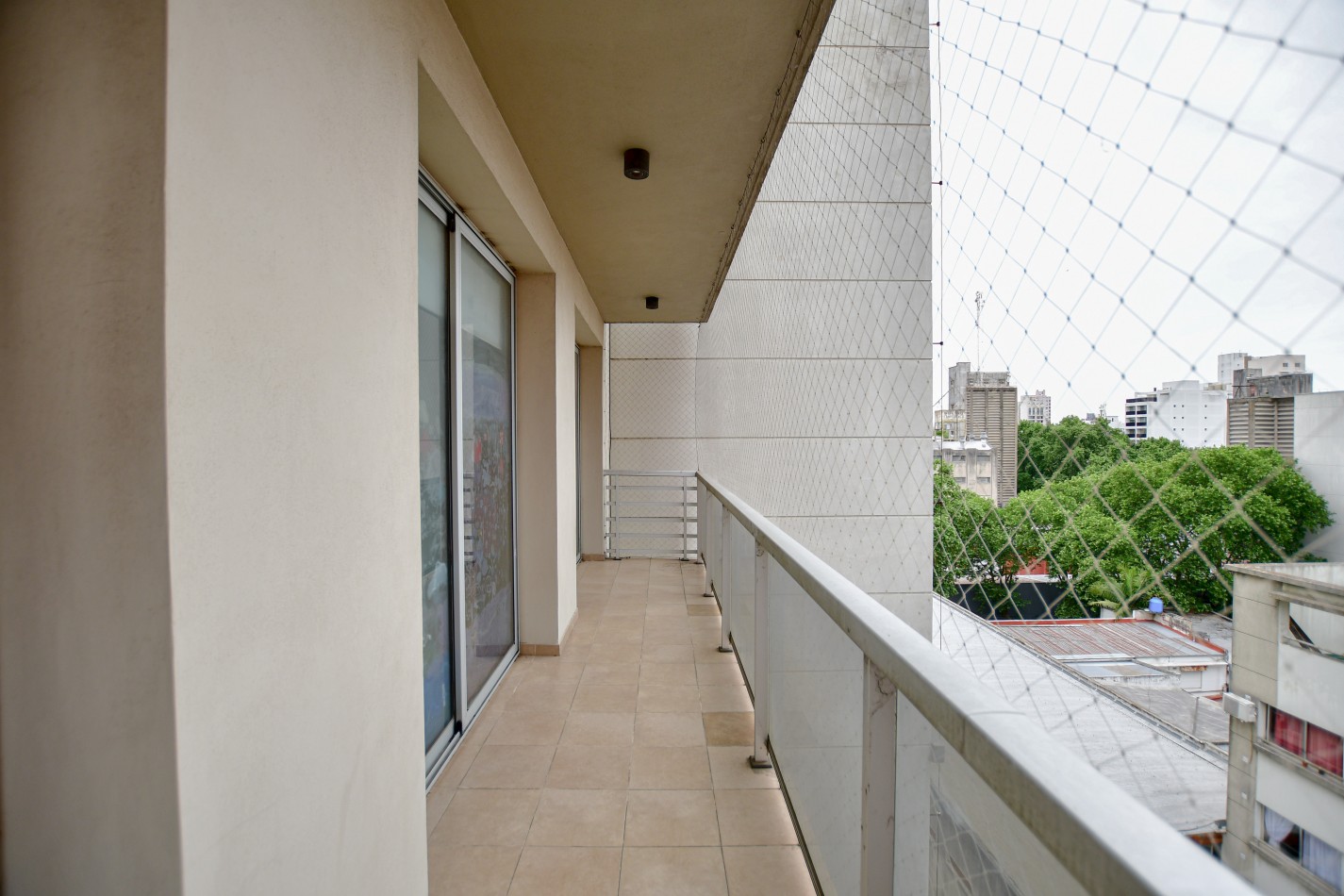 Importante semipiso en Av. 1 entre 56 y 57