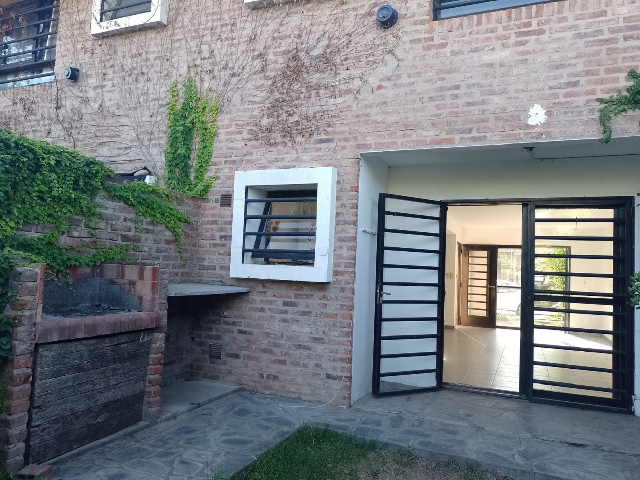 VENTA Duplex 2 dormitorios Gonnet, inmejorable zona