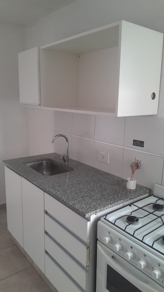 Alquiler monomabiente Av. 13 entre 63 y 64 