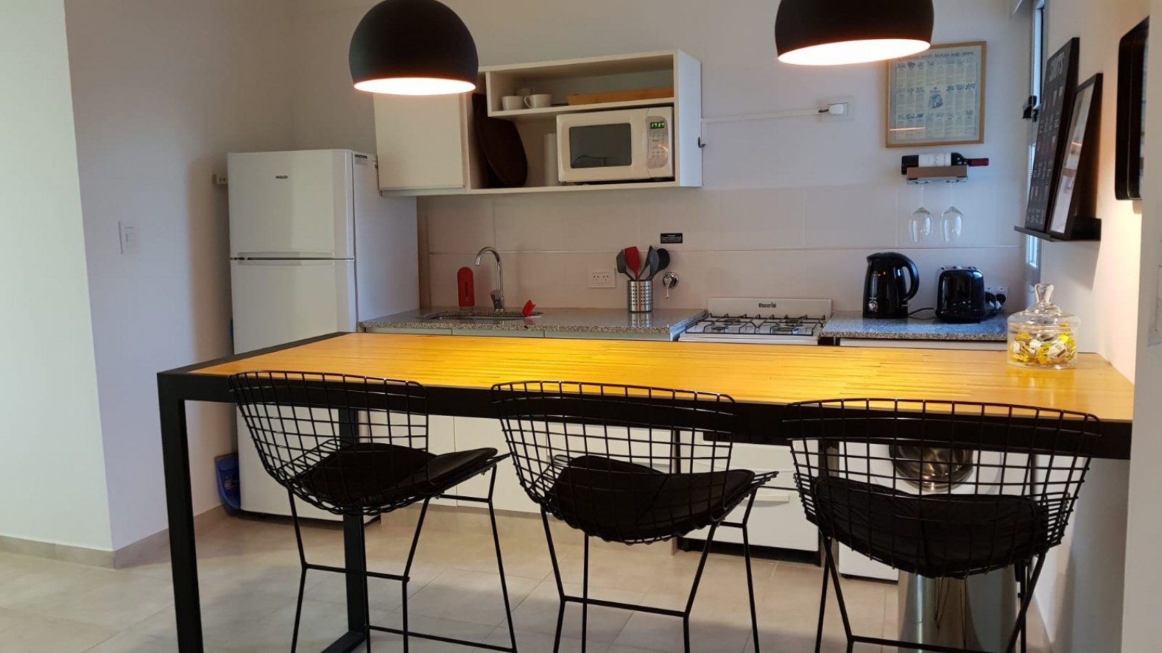 Alquiler departamento monoambiente completamente amoblado y equipado Av.13 entre 63 y 64