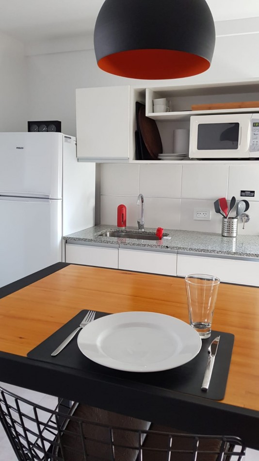 Alquiler departamento monoambiente completamente amoblado y equipado Av.13 entre 63 y 64