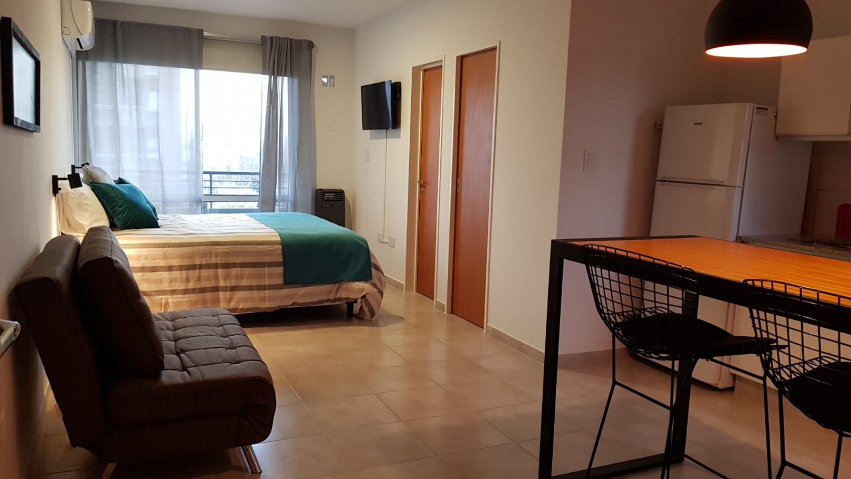 Alquiler departamento monoambiente completamente amoblado y equipado Av.13 entre 63 y 64